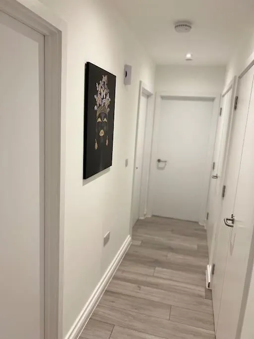 East London - 2 Bed Apartment With Parking Barking   Barking (Greater London)